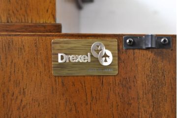 中古　DREXEL HERITAGE(ドレクセルヘリテイジ)　FRANCESCA(フランチェスカ)　マホガニー材　クラシカルな佇まいが美しいサイドボード(クレデンザ、クリデンザ、収納棚、戸棚、サイドキャビネット、ホールチェスト)(R-062006)