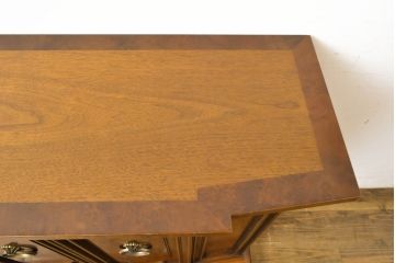 中古　DREXEL HERITAGE(ドレクセルヘリテイジ)　FRANCESCA(フランチェスカ)　マホガニー材　クラシカルな佇まいが美しいサイドボード(クレデンザ、クリデンザ、収納棚、戸棚、サイドキャビネット、ホールチェスト)(R-062006)