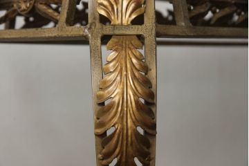中古　DREXEL HERITAGE(ドレクセルヘリテイジ)　アメリカ輸入モデル　凝った装飾デザインがエレガント!!ガラストップのコンソールテーブル(サイドテーブル)(R-062009)