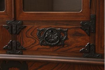 和製ビンテージ　岩谷堂箪笥　菊幸　美しい杢目が上質な雰囲気を醸し出す和風キャビネット(食器棚、カップボード、飾り棚、収納棚、戸棚、ヴィンテージ)(R-062010)