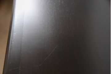 中古　カリモク家具(karimoku)　美しい取っ手飾りが目を引くクラシカルなチェスト(縦型チェスト、サイドチェスト、引き出し)(R-062014)