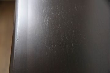 中古　カリモク家具(karimoku)　美しい取っ手飾りが目を引くクラシカルなチェスト(縦型チェスト、サイドチェスト、引き出し)(R-062014)