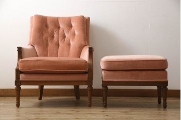 中古　美品　DREXEL HERITAGE(ドレクセルヘリテイジ)　可愛らしい色合いと上品な佇まいが魅力的なイージーチェア&オットマンセット(1人掛けソファ、1Pソファ、アームチェア、フットスツール)(R-062015)