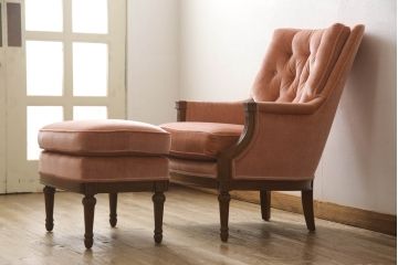 中古　美品　DREXEL HERITAGE(ドレクセルヘリテイジ)　可愛らしい色合いと上品な佇まいが魅力的なイージーチェア&オットマンセット(1人掛けソファ、1Pソファ、アームチェア、フットスツール)(R-062015)