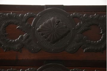 和製アンティーク　明治期　前面欅(ケヤキ)材　凝った金具が魅力的な仙台箪笥(時代箪笥、収納たんす、衣装タンス、和箪笥、引き出し)(R-062024)