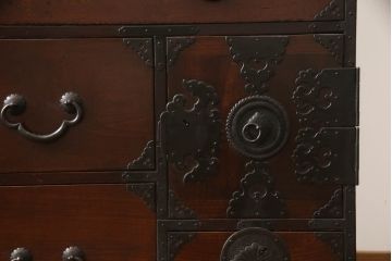 和製アンティーク　明治期　前面欅(ケヤキ)材　凝った金具が魅力的な仙台箪笥(時代箪笥、収納たんす、衣装タンス、和箪笥、引き出し)(R-062024)