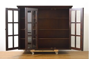 中古　北海道民芸家具　脚(台輪)付きリメイク　和洋どちらにも合うシックなキャビネット(食器棚、カップボード、本箱、ブックケース、サイドボード、サイドキャビネット、収納棚、戸棚、飾り棚、店舗什器)(R-062025)