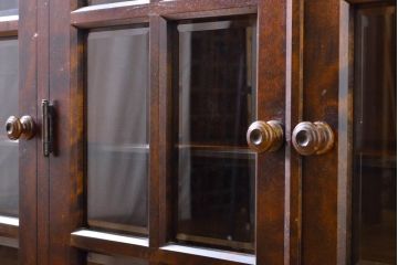 中古　北海道民芸家具　脚(台輪)付きリメイク　和洋どちらにも合うシックなキャビネット(食器棚、カップボード、本箱、ブックケース、サイドボード、サイドキャビネット、収納棚、戸棚、飾り棚、店舗什器)(R-062025)