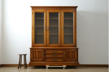 中古　美品　横浜クラシック家具　ダニエル(daniel)　希少モデル　気品と風格を兼ね備えたキャビネット　(R-062026)