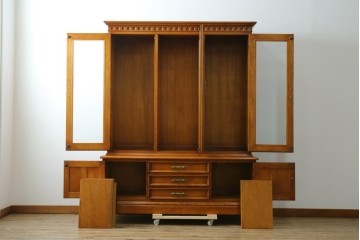 中古　美品　横浜クラシック家具　ダニエル(daniel)　希少モデル　気品と風格を兼ね備えたキャビネット　(R-062026)