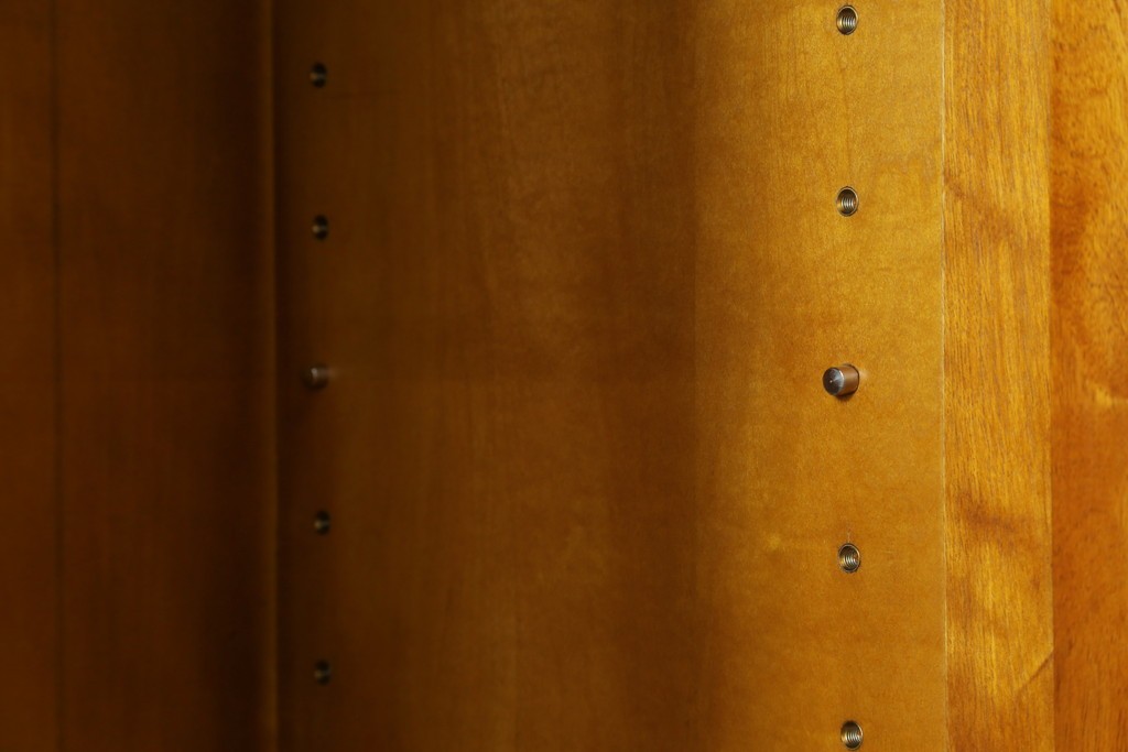 中古　美品　横浜クラシック家具　ダニエル(daniel)　希少モデル　気品と風格を兼ね備えたキャビネット　(R-062026)