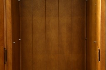 中古　美品　横浜クラシック家具　ダニエル(daniel)　希少モデル　気品と風格を兼ね備えたキャビネット　(R-062026)