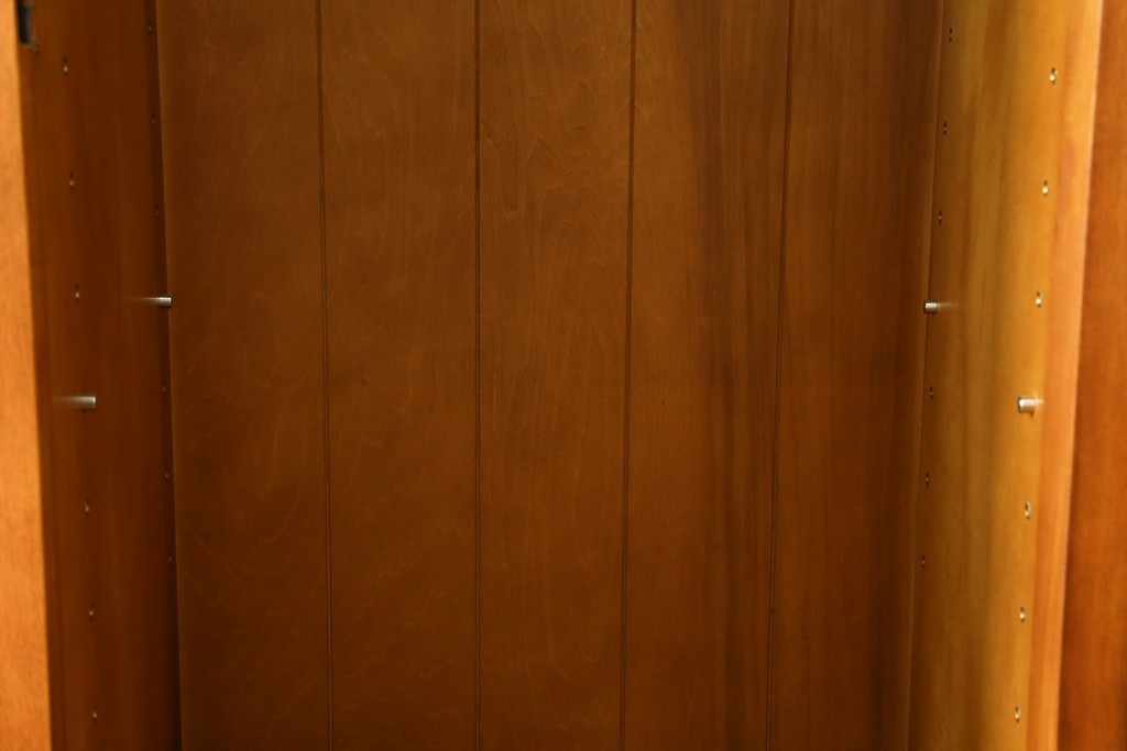 中古　美品　横浜クラシック家具　ダニエル(daniel)　希少モデル　気品と風格を兼ね備えたキャビネット　(R-062026)