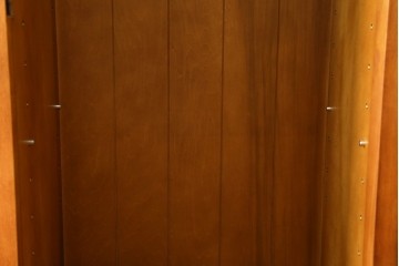 中古　美品　横浜クラシック家具　ダニエル(daniel)　希少モデル　気品と風格を兼ね備えたキャビネット　(R-062026)