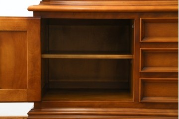 中古　美品　横浜クラシック家具　ダニエル(daniel)　希少モデル　気品と風格を兼ね備えたキャビネット　(R-062026)