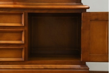 中古　美品　横浜クラシック家具　ダニエル(daniel)　希少モデル　気品と風格を兼ね備えたキャビネット　(R-062026)