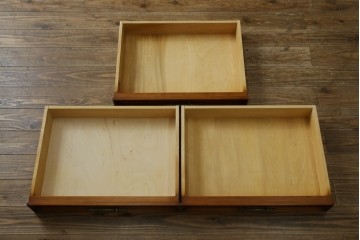 中古　美品　横浜クラシック家具　ダニエル(daniel)　希少モデル　気品と風格を兼ね備えたキャビネット　(R-062026)