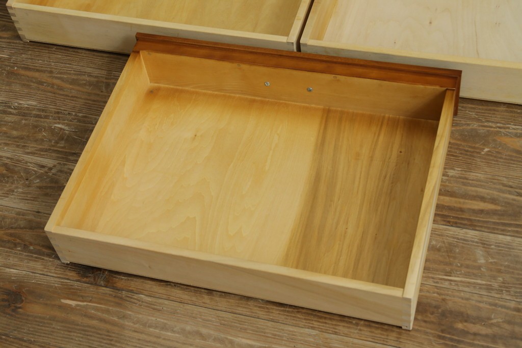 中古　美品　横浜クラシック家具　ダニエル(daniel)　希少モデル　気品と風格を兼ね備えたキャビネット　(R-062026)