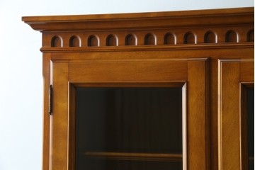 中古　美品　横浜クラシック家具　ダニエル(daniel)　希少モデル　気品と風格を兼ね備えたキャビネット　(R-062026)