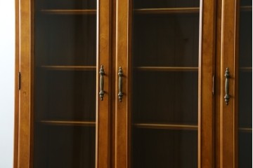 中古　美品　横浜クラシック家具　ダニエル(daniel)　希少モデル　気品と風格を兼ね備えたキャビネット　(R-062026)