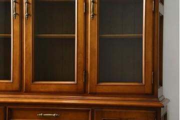 中古　美品　横浜クラシック家具　ダニエル(daniel)　希少モデル　気品と風格を兼ね備えたキャビネット　(R-062026)