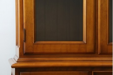 中古　美品　横浜クラシック家具　ダニエル(daniel)　希少モデル　気品と風格を兼ね備えたキャビネット　(R-062026)