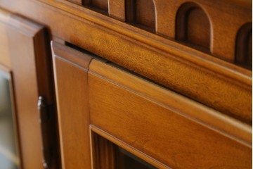 中古　美品　横浜クラシック家具　ダニエル(daniel)　希少モデル　気品と風格を兼ね備えたキャビネット　(R-062026)