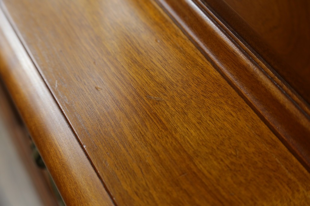 中古　美品　横浜クラシック家具　ダニエル(daniel)　希少モデル　気品と風格を兼ね備えたキャビネット　(R-062026)