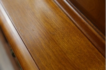 中古　美品　横浜クラシック家具　ダニエル(daniel)　希少モデル　気品と風格を兼ね備えたキャビネット　(R-062026)