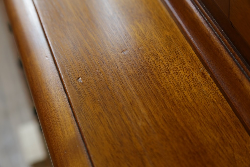 中古　美品　横浜クラシック家具　ダニエル(daniel)　希少モデル　気品と風格を兼ね備えたキャビネット　(R-062026)