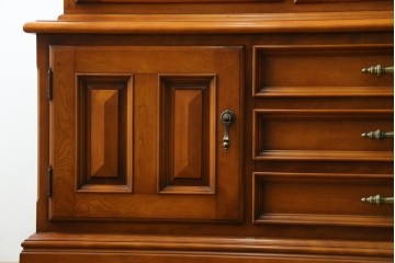 中古　美品　横浜クラシック家具　ダニエル(daniel)　希少モデル　気品と風格を兼ね備えたキャビネット　(R-062026)