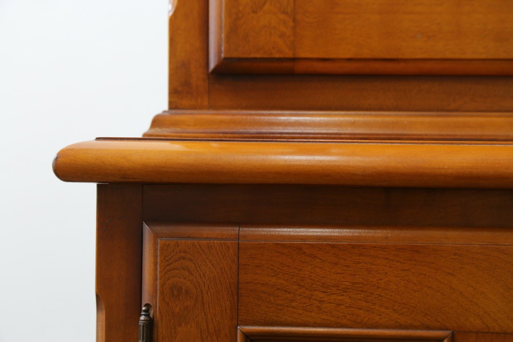 中古　美品　横浜クラシック家具　ダニエル(daniel)　希少モデル　気品と風格を兼ね備えたキャビネット　(R-062026)