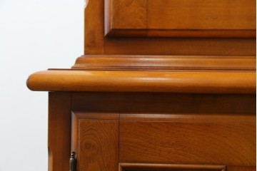 中古　美品　横浜クラシック家具　ダニエル(daniel)　希少モデル　気品と風格を兼ね備えたキャビネット　(R-062026)