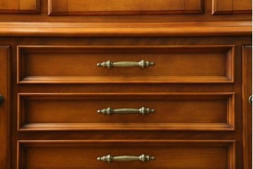 中古　美品　横浜クラシック家具　ダニエル(daniel)　希少モデル　気品と風格を兼ね備えたキャビネット　(R-062026)