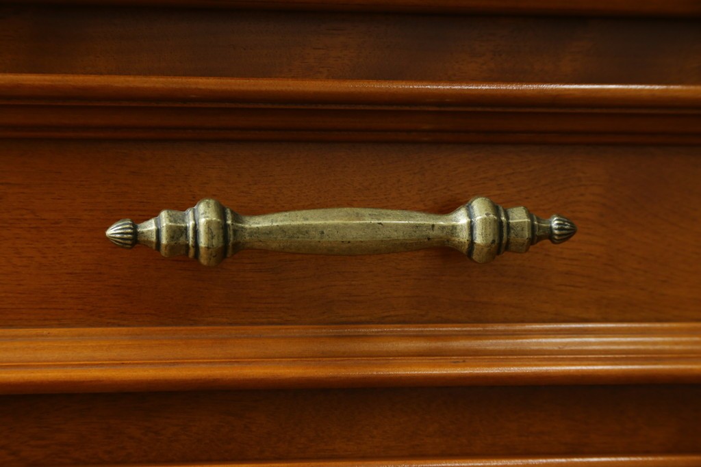 中古　美品　横浜クラシック家具　ダニエル(daniel)　希少モデル　気品と風格を兼ね備えたキャビネット　(R-062026)