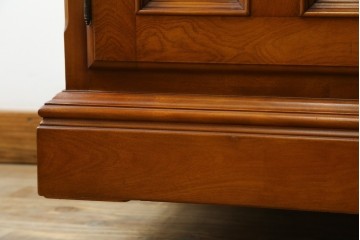 中古　美品　横浜クラシック家具　ダニエル(daniel)　希少モデル　気品と風格を兼ね備えたキャビネット　(R-062026)