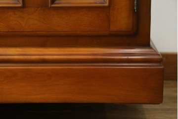 中古　美品　横浜クラシック家具　ダニエル(daniel)　希少モデル　気品と風格を兼ね備えたキャビネット　(R-062026)