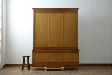 中古　美品　横浜クラシック家具　ダニエル(daniel)　希少モデル　気品と風格を兼ね備えたキャビネット　(R-062026)