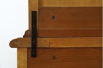 中古　美品　横浜クラシック家具　ダニエル(daniel)　希少モデル　気品と風格を兼ね備えたキャビネット　(R-062026)