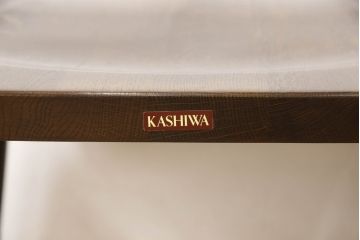 中古　ナラ材　柏木工(KASHIWA)　WILDERNESS(ウィルダネス)　木の温かみある風合いが魅力的なダイニングチェア2脚セット(板座チェア、イス、椅子)(R-062035)