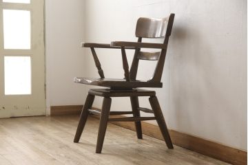 中古　ナラ材　柏木工(KASHIWA)　WILDERNESS(ウィルダネス)　木の温かみある風合いが魅力的な回転アームチェア(板座チェア、ダイニングチェア、イス、椅子)(R-062037)