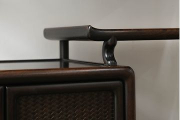 和製アンティーク　昭和初期　唐木　本紫檀(シタン)材　漆塗り　品のある佇まいが魅力の飾り棚(違い棚、茶棚、収納棚、戸棚)(R-062038)
