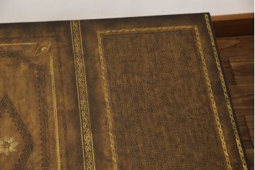 中古　MAITLAND-SMITH(メートランドスミス)　洋書を重ねた様なデザインがお洒落!!アンティーク風インテリアにもおすすめなブックカクテルテーブル(センターテーブル、ローテーブル、カフェテーブル、コーヒーテーブル)(定価約36万円)(R-062041)
