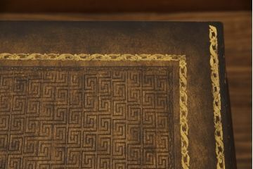 中古　MAITLAND-SMITH(メートランドスミス)　洋書を重ねた様なデザインがお洒落!!アンティーク風インテリアにもおすすめなブックカクテルテーブル(センターテーブル、ローテーブル、カフェテーブル、コーヒーテーブル)(定価約36万円)(R-062041)