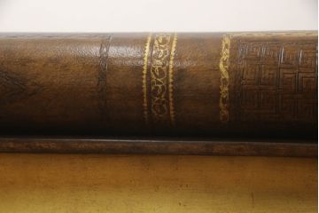 中古　MAITLAND-SMITH(メートランドスミス)　洋書を重ねた様なデザインがお洒落!!アンティーク風インテリアにもおすすめなブックカクテルテーブル(センターテーブル、ローテーブル、カフェテーブル、コーヒーテーブル)(定価約36万円)(R-062041)