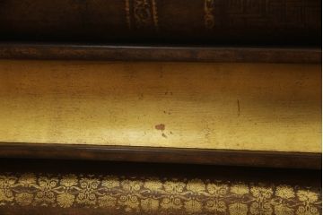 中古　MAITLAND-SMITH(メートランドスミス)　洋書を重ねた様なデザインがお洒落!!アンティーク風インテリアにもおすすめなブックカクテルテーブル(センターテーブル、ローテーブル、カフェテーブル、コーヒーテーブル)(定価約36万円)(R-062041)