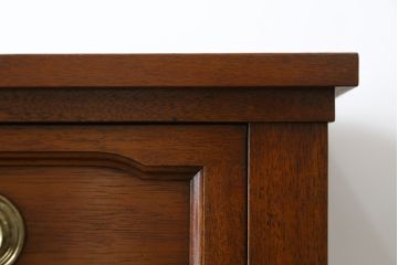 中古　美品　DREXEL HERITAGE(ドレクセルヘリテイジ)　Triune(トライユン)　気品溢れるエレガントなマホガニー材製チェスト(引き出し、サイドボード、サイドチェスト)(R-062042)