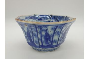 江戸期　古伊万里　染付　麒麟　竹林　賢人　6.4寸皿　約19.5cm　藍の濃淡で表現された圧巻の絵付けが魅力の八角深鉢(六寸四分、深皿、変形皿、和食器、和皿)(R-062044)