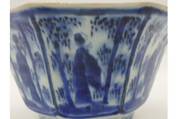 江戸期　古伊万里　染付　麒麟　竹林　賢人　6.4寸皿　約19.5cm　藍の濃淡で表現された圧巻の絵付けが魅力の八角深鉢(六寸四分、深皿、変形皿、和食器、和皿)(R-062044)