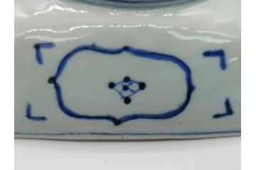 江戸期　古伊万里　染付　金彩　7.6寸皿　約23　食卓のアクセントになる印象的なフォルムの隅切り四方角皿(七寸六分、深皿、変形皿、中皿、和食器、和皿)(R-062046)